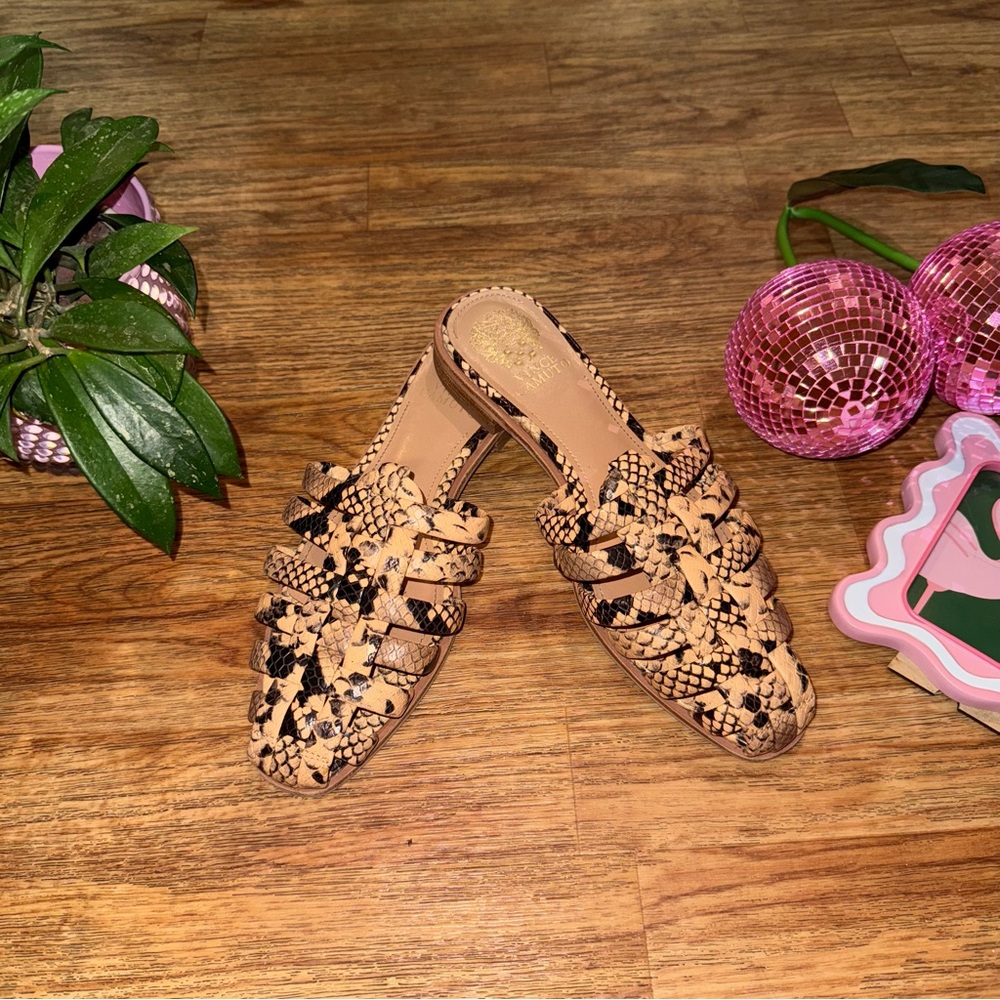 Vince Camuto Cressetia Woven Mule Sandals Size 8 Snakeskin Leather Flats
